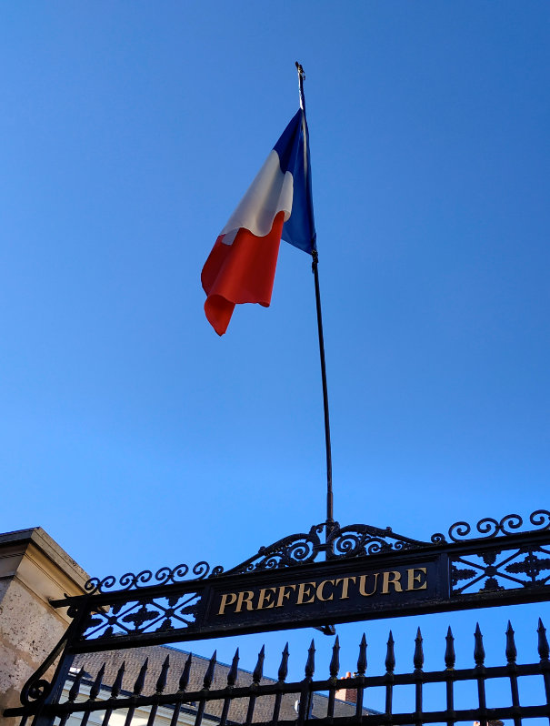 ‘Lettre à Simone’ Chartres research: french flag above ‘Prefecture’ entrance